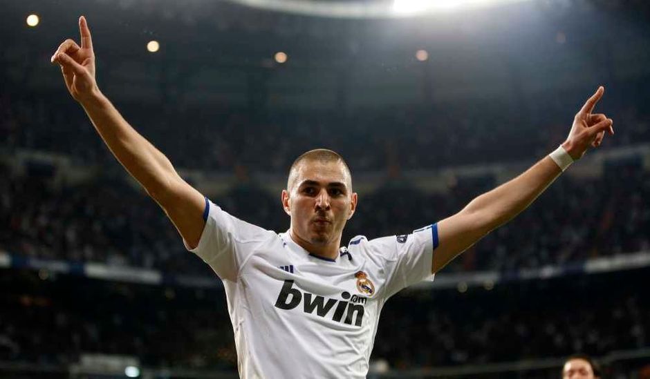 Zahia: Karim Benzema touche au but