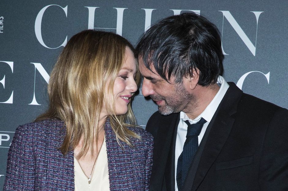 Vanessa Paradis et Samuel Benchetrit en amoureux à la première de ...