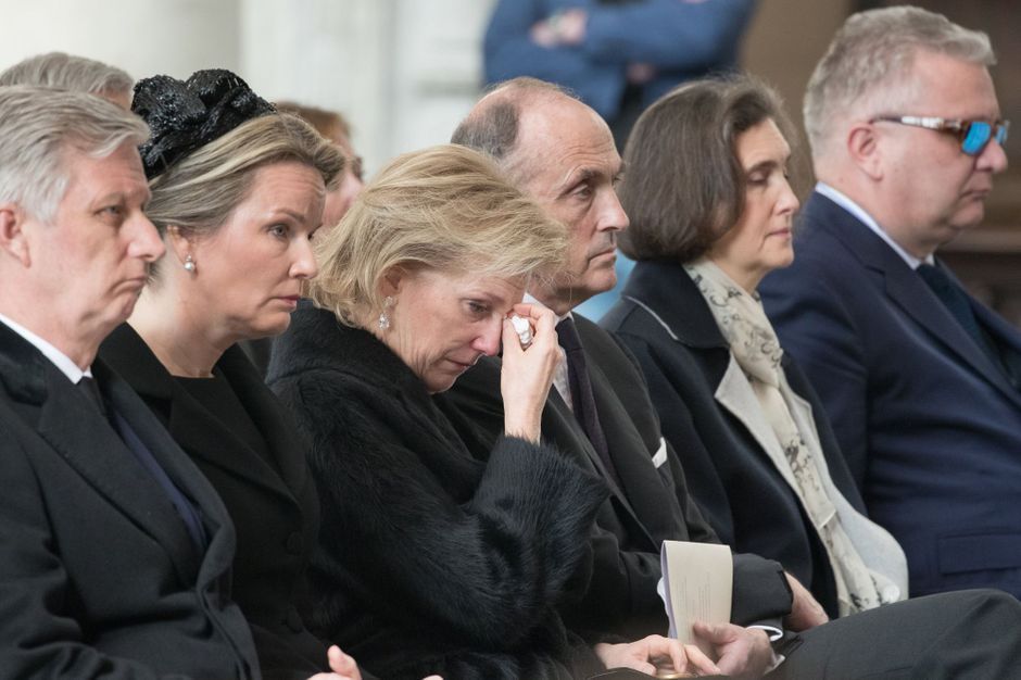 La reine Mathilde et la princesse Astrid n’ont pas caché leur tristesse