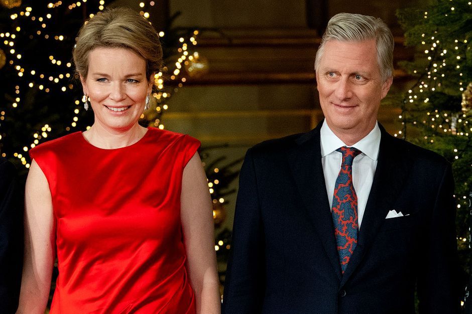 Koningin Mathilde en Belgische koning Filip sluiten het jaar af in de sneeuw van Méribel
