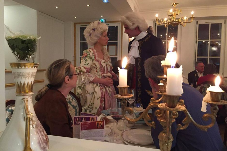 ReminiSens, restaurantthéâtre à Versailles dîner de roi et intrigues