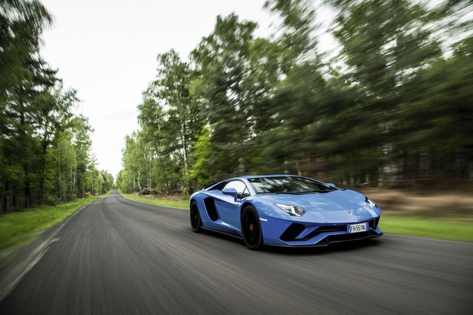 Nous Avons Essay 233 La Lamborghini Aventador S