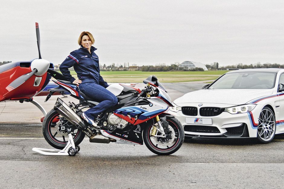 Melanie Astles Et La Bmw S 1000 Rr Et La M4
