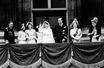 La princesse Elizabeth et le prince Philip, le 20 novembre 1947 jour de leur mariage, au balcon de Buckingham Palace