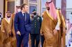 Emmanuel Macron et le prince héritier Mohammed ben Salmane, le 4 décembre 2021.