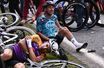 Lors de la chute causée par la spectatrice cet été au Tour du France.