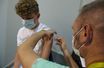 Un adolescent se fait vacciner, à Douai, le 15 juin.