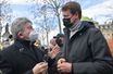 Yannick Jadot et Jean-Luc Mélenchon lors d'une manifestation en mars.