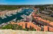 Vue du port de Bonifacio, en Corse-du-Sud. La Corse compte la plus importante proportion de résidences secondaires en France.