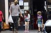 Ashton Kutcher, shopping avec ses enfants Wyatt et Dimitri