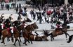 14-juillet : Les images impressionnantes de la chute d'un cheval de la Garde républicaine