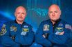 A droite, Scott Kelly, à gauche, son frère jumeau Mark, qui a passé plus d'un an dans l'espace.