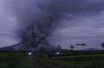 L’Indonésie en alerte, le volcan Semeru est entré en éruption