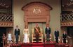 Le grand-duc Henri avec sa femme la grande-duchesse Maria Teresa et leurs enfants, le 7 octobre 2000, jour de son accession au trône