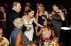 Au Bal du gouverneur, après la cérémonie des Oscars, en 2013. Sa femme, Georgina Chapman (en blanc), en conversation avec l’actrice Kerry Washington.