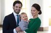 La princesse Sofia, née Hellqvist, et le prince Carl Philip de Suède avec leur fils le prince Alexander en mars 2017