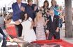 Kirsten Dunst, rayonnante, inaugure son étoile en famille à Hollywood
