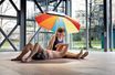 Couple Under an Umbrella », matériaux divers, Ron Mueck, 2013.