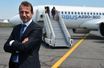 Le nouveau patron d'Airbus pose en juillet dernier devant un Airbus A220, sur le tarmac de l'usine de Colomiers, en Haute-Garonne.