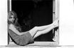 Mai 1957. Brigitte Bardot prend la pause à l'occasion du 10e Festival de Cannes.