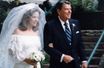 Patti Davis au bras de son père Ronald Reagan, lors de son mariage en 1984.