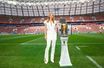 Avant la cérémonied’ouverture, le 14 juin, dans le stade Loujniki encore vide, Natalia Vodianova s’apprête à présenter le trophée de la Coupe du monde dans son écrin Louis Vuitton.