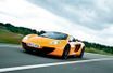 <br />
Un an après le lancement de la MP4 12C, McLaren dévoile la version «open». Baptisée 12C Spider, elle se découvre en 17 s. et file à 329 km/h en vitesse maximale.