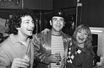 Michel Berger, Elton John et France Gall, dans les coulises du Palais des Sports en 1981.