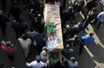 Algérie : foule pour les funérailles du journaliste Mohamed Tamalt