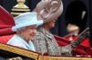 <br />
La reine et Camilla, paradent en carrosse au dernier jour des célébrations du jubilé