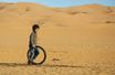 enfant dans le désert du Sahara