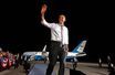 <br />
Jeudi 25 octobre, Burke Lakefront Airport près de Cleveland. Durant une heure, Obama harangue 12 000 personnes,   puis s’envole dans son Boeing 757, Baby Air Force One.