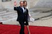 <br />
Le président François Hollande et sa compagne Valérie Trierweiler quittent l'Elysée après la passation de pouvoir.