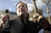 <br />
François Hollande en campagne à Paris dimanche dernier, sur le marché Richard-Lenoir. A g. du candidat, Bertrand Delanoë, le maire de Paris.