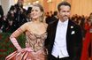 Blake Lively éblouit le gala du Met, au bras de Ryan Reynolds