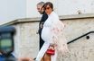 Amel Bent, enceinte, à la sortie du défilé Giambattista Valli lors de la Fashion Week de Paris, le 7 mars 2022.