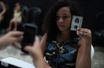 La photo d’une jeune femme venue s’enregistrer sur les listes électorales à Sao Joao de Meriti, à Rio de Janeiro, le 5 avril, avant la présidentielle d'octobre prochain.