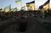 Photo prise dans un cimetière militaire ukrainien près de Kharkiv.