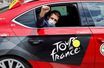Emmanuel Macron dans la voiture du directeur du Tour de France, ici le 15 juillet 2021.