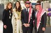 Le prince héritier Hussein de Jordanie et sa fiancée Rajwa Khaled bin Musaed bin Saif bin Abdulaziz Al Saif avec la reine Rania et le roi Abdallah II à Riyadh le 17 août 2022, jour de leurs fiançailles