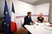 Elisabeth Borne et Emmanuel Macron dirigent la cellule de crise interministérielle suite aux orages, au Fort de Bregançon, le 18 août 2022.