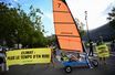 Des militants de Greenpeace France ont ramené un char à voile devant le Parc des Princes, le mardi 06 septembre 2022.