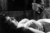 Un pieu pour transpercer le coeur de la femme victime de l'emprise du prince des ténèbres dans le "Cauchemar de Dracula" de Terence Fisher (1958). En Pologne, c'est une faucille qui devait empêcher une défunte de revenir d'entre les morts. Et ce n'est pas un film d'horreur mais bien une tradition jadis en usage dans les pays de l'Est.