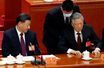 L'ancien président chinois Hu Jintao a été escorté contre son gré vers la sortie samedi, lors de la cérémonie de clôture du congrès du Parti communiste.