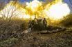 Photo prise de l'artillerie ukrainienne aux abords de Kherson, en Ukraine.
