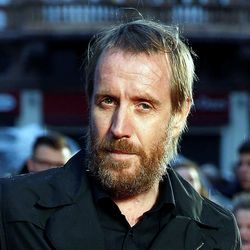 Rhys Ifans elementary episodes