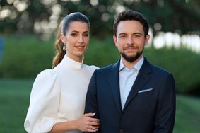 Le prince héritier Hussein de Jordanie et sa fiancée Rawja Al-Saif. Photo diffusée à l'occasion de leurs fiançailles le 17 août 2022