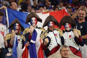 Des supporters bleus avant France-Danemark.