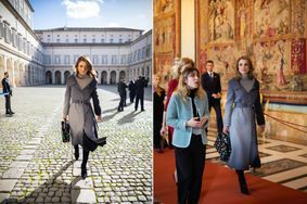 La reine Rania de Jordanie avec l'un des sacs Vuitton x Yayoi Kusama à Rome, le 5 décembre 2022