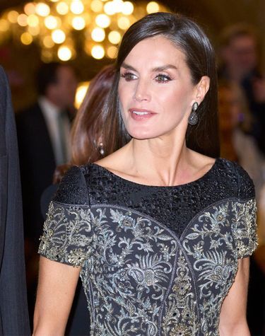 La reine Letizia d'Espagne dans une robe Felipe Varela à Madrid, le 29 novembre 2022